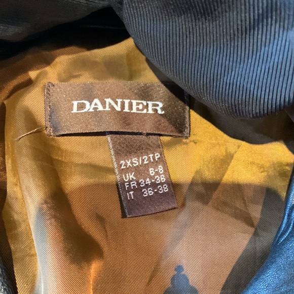 Danier 3/4 length leather jacket - Picture 2 of 2